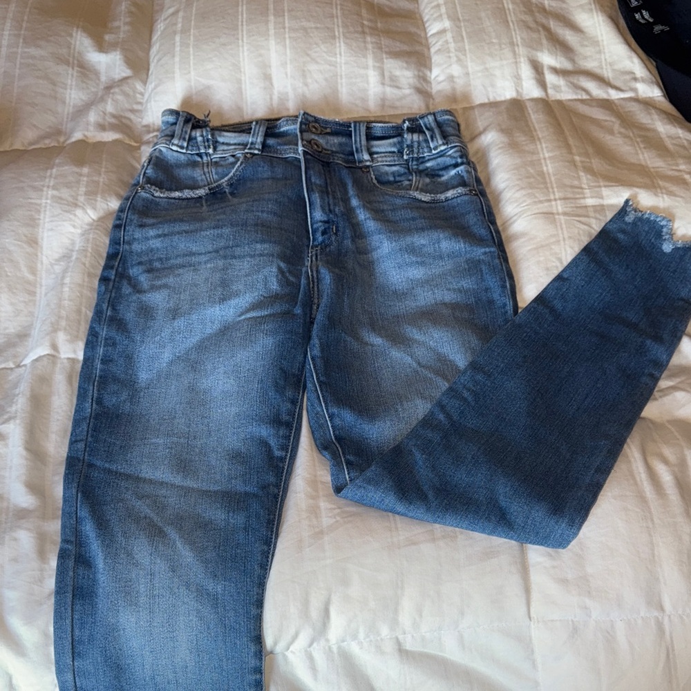 KanCan Distressed Blue Ankle Jeans